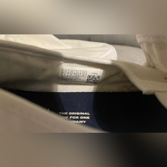 White Tom’s size 8 women’s - Picture 4 of 10